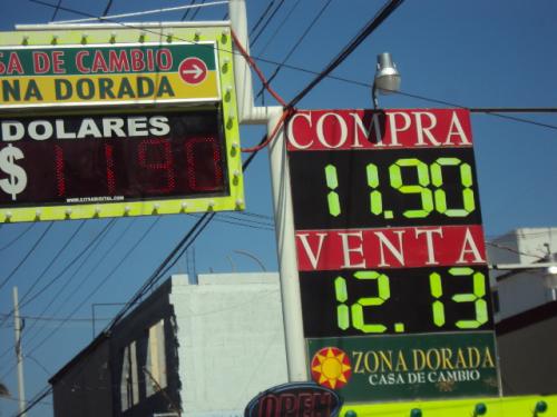 Alza del dólar afecta a empresarios fronterizos